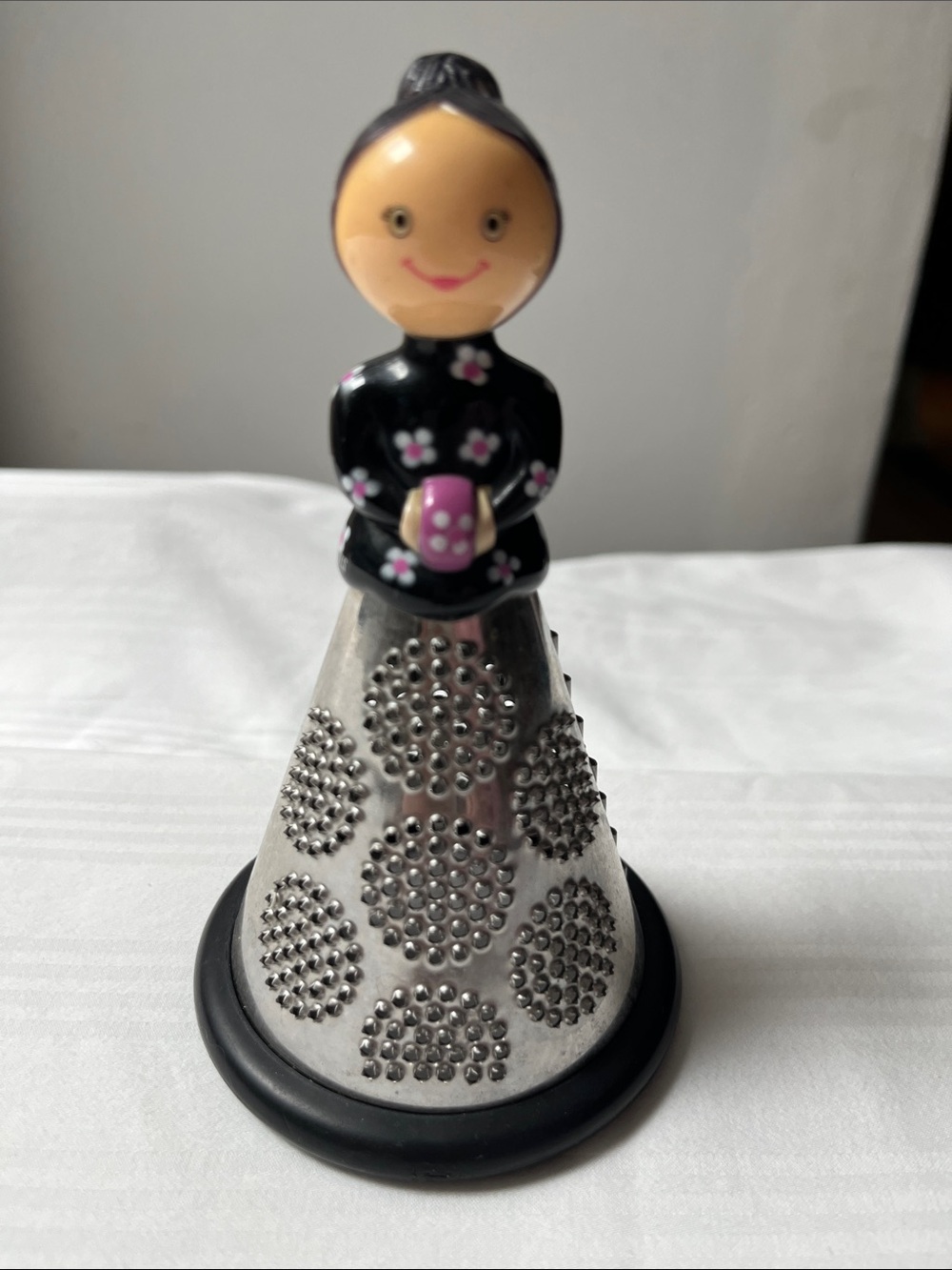 🇫🇷 Pylone Paris- Small Cheese Grater with Doll Handle